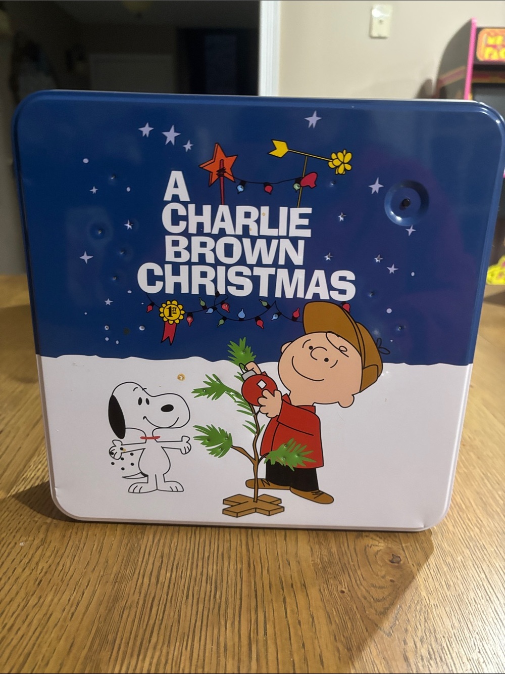 Peanuts Charlie Brown Christmas Tin - plays song 🎶